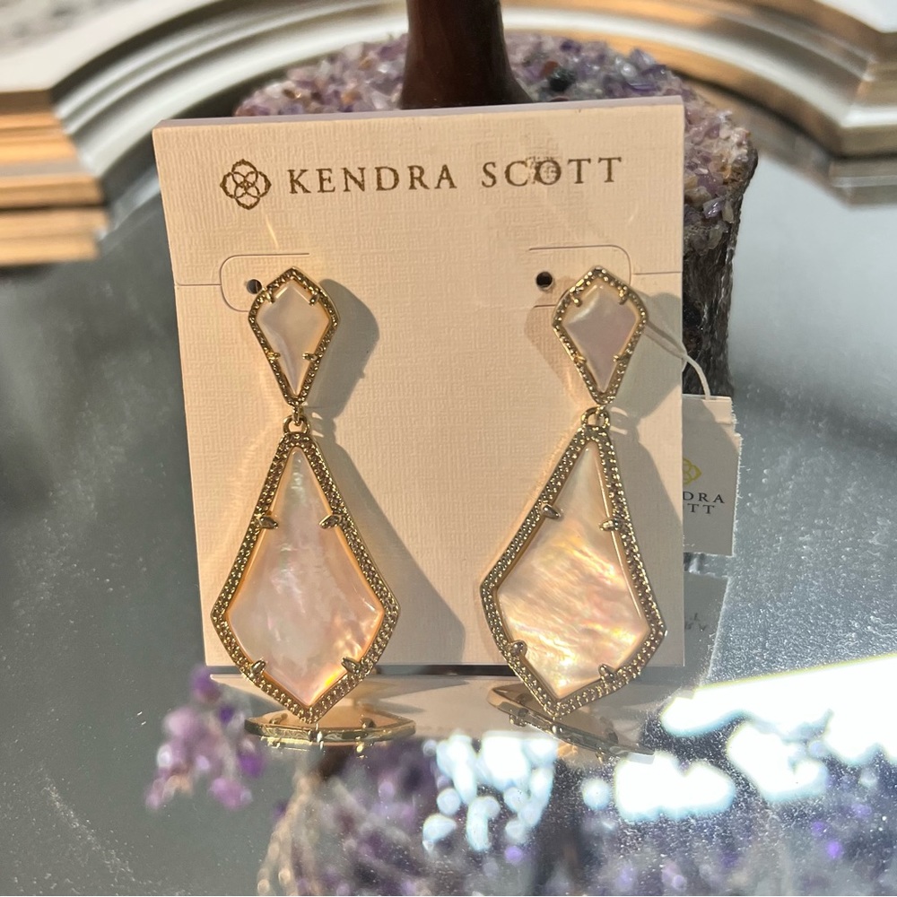 NWT Kendra Scott RARE & Retired Alexa Earrings Ivory Pearl & Yellow Gold GORG! - Picture 9 of 9